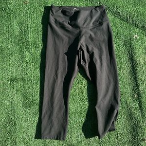 Black capri Nike Dri Fit leggings